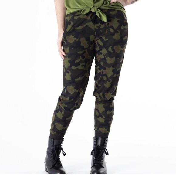 LSHudson & Jax= the PERFECT cool🥶weather outfit! - Picture 5 of 8